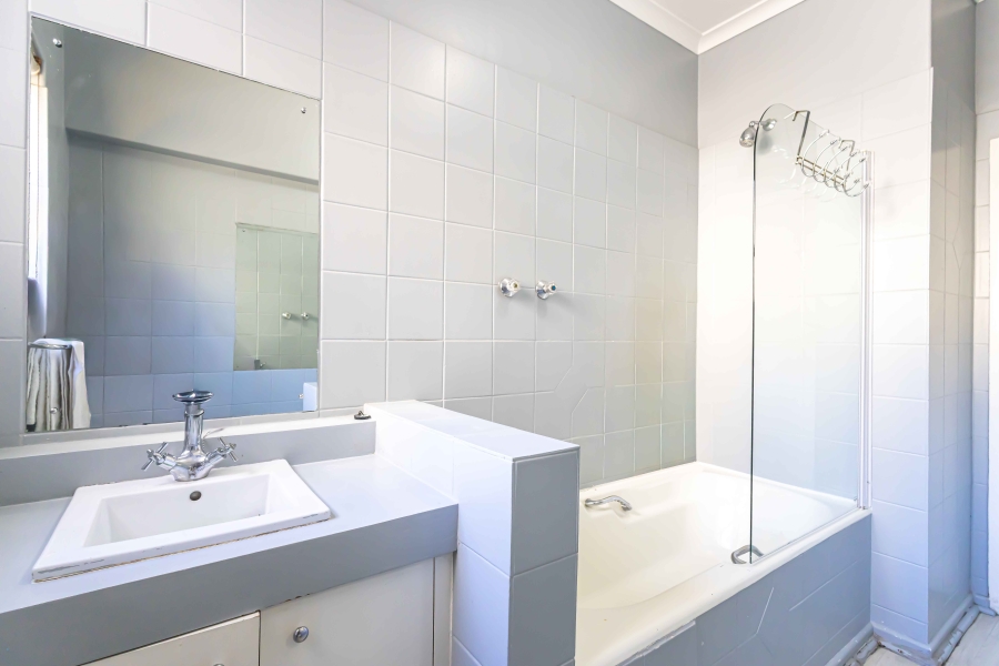 1 Bedroom Property for Sale in Sea Point Western Cape